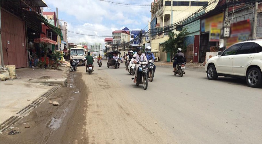 ផ្ទះល្វែងសំរាប់ជួលស្ថិត​នៅ ឫស្សីកែវ